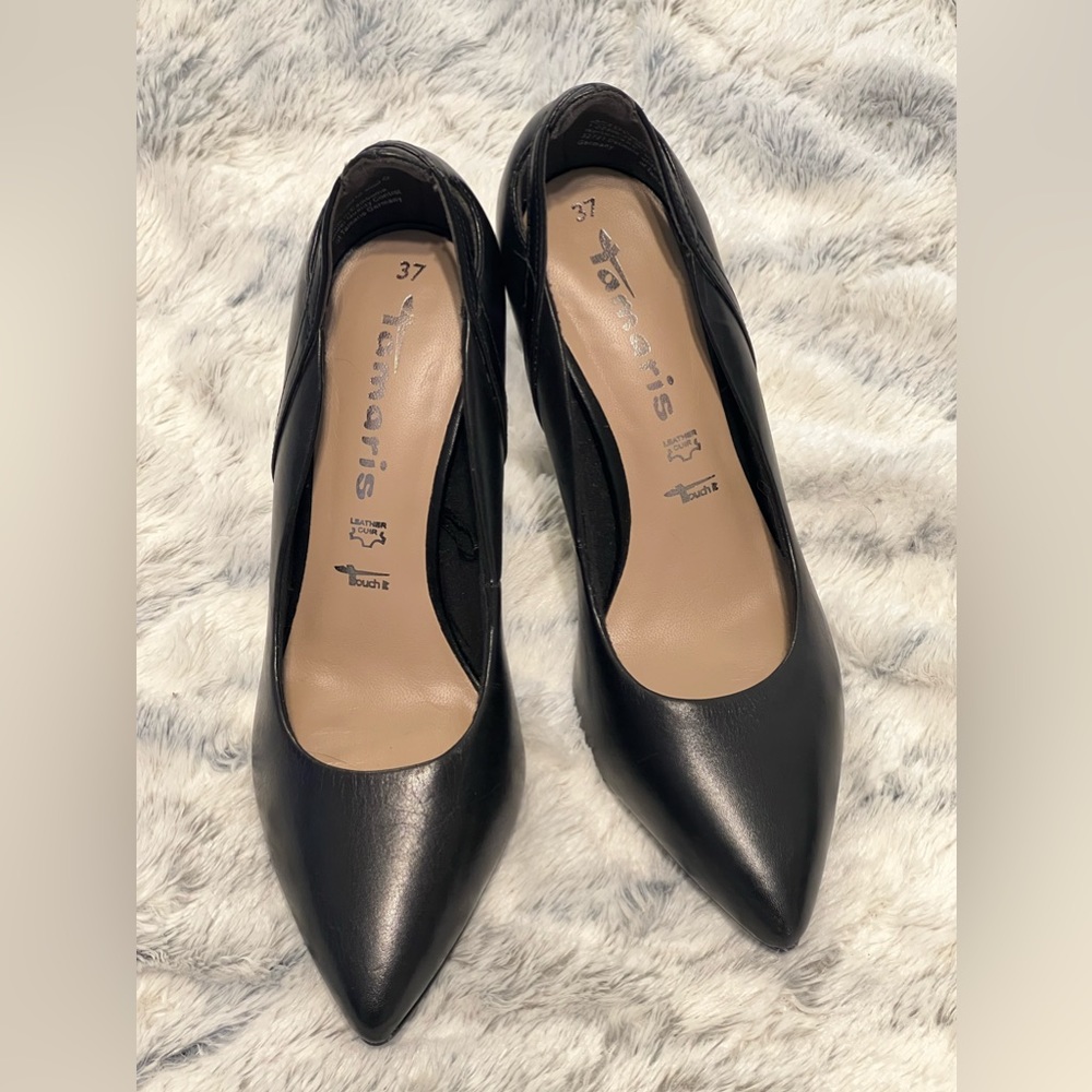 Tamaris Black Pumps